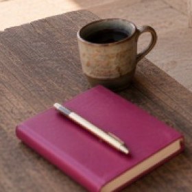 Kaffeetasse auf der Terrasse